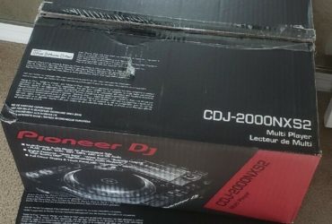For sale 2x Pioneer CDJ-2000nxs plus 1 DJM-900nxs