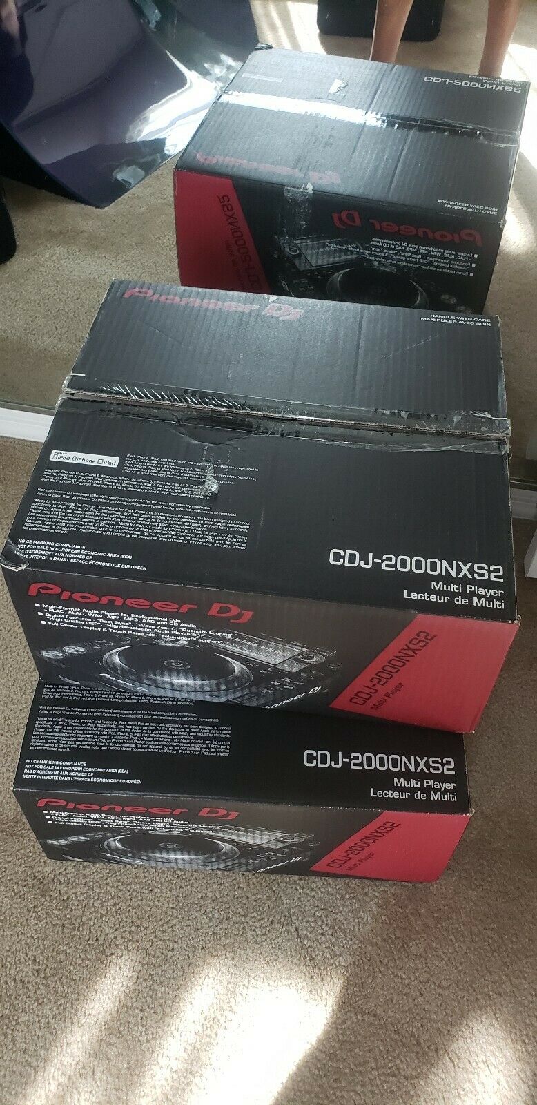 For sale 2x Pioneer CDJ-2000nxs plus 1 DJM-900nxs