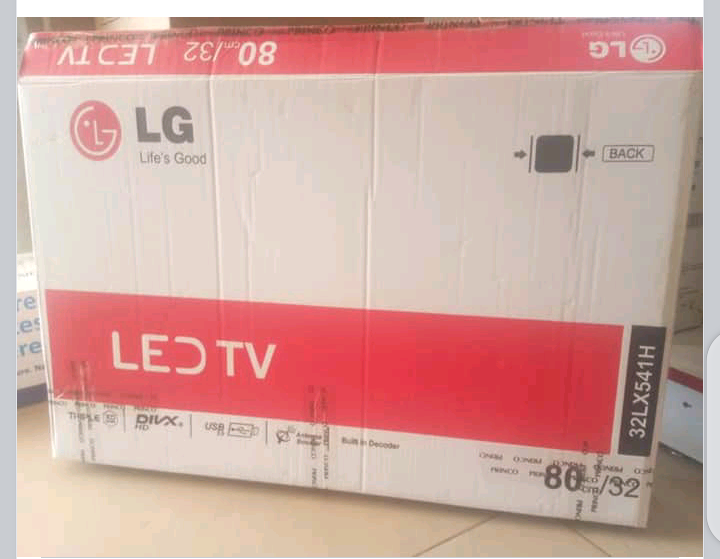 32"inches  LG flat screen digital TV